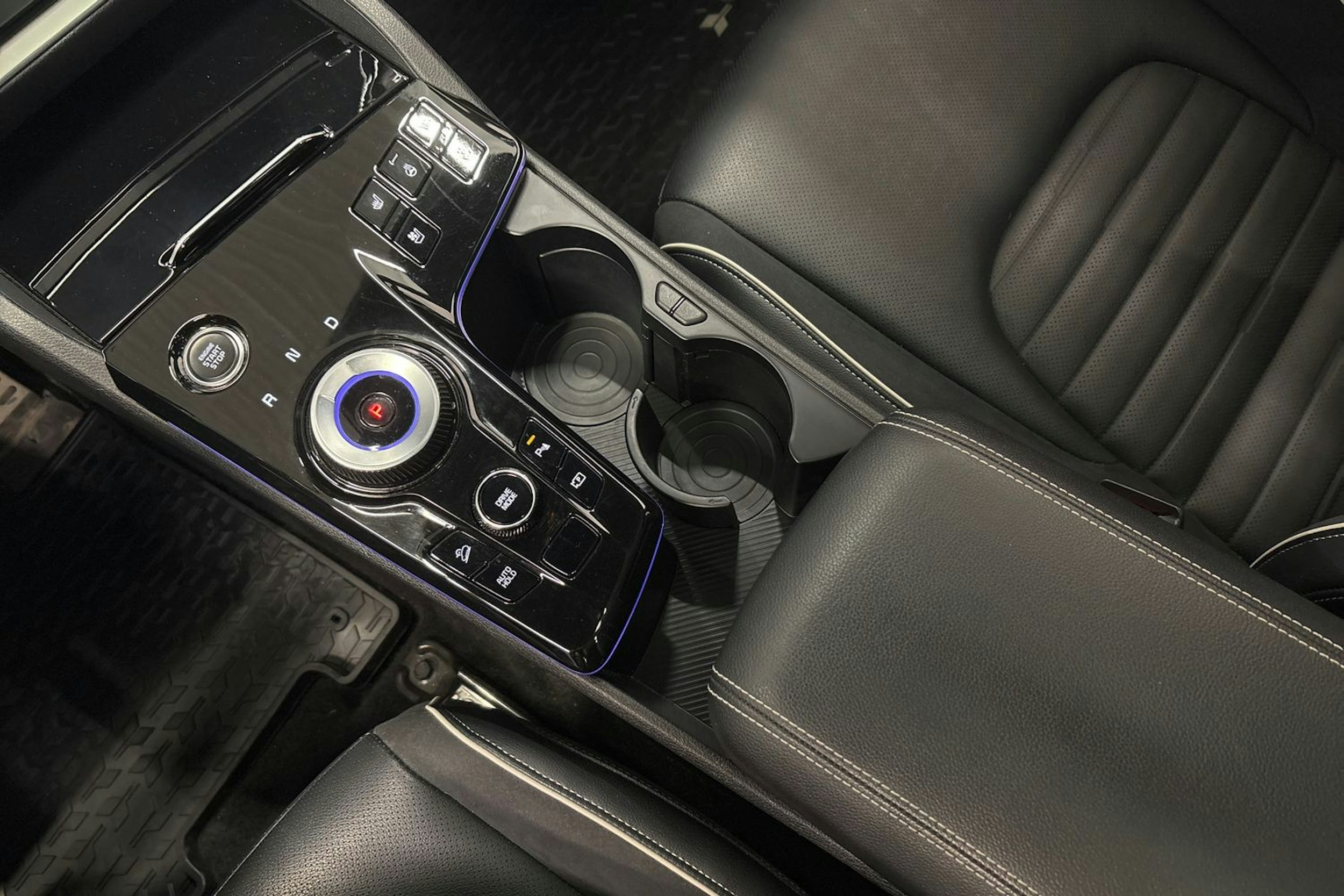 keltainen Kia Sportage 2022 kuva 28.