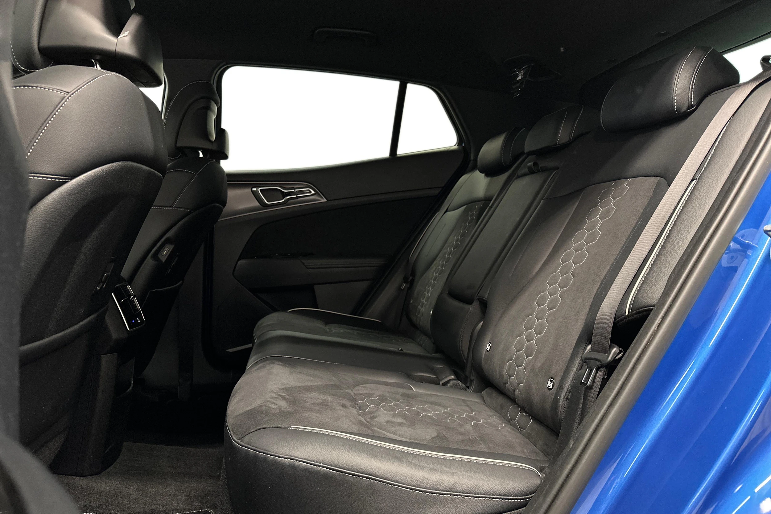 sininen Kia Sportage 2023 kuva 8.