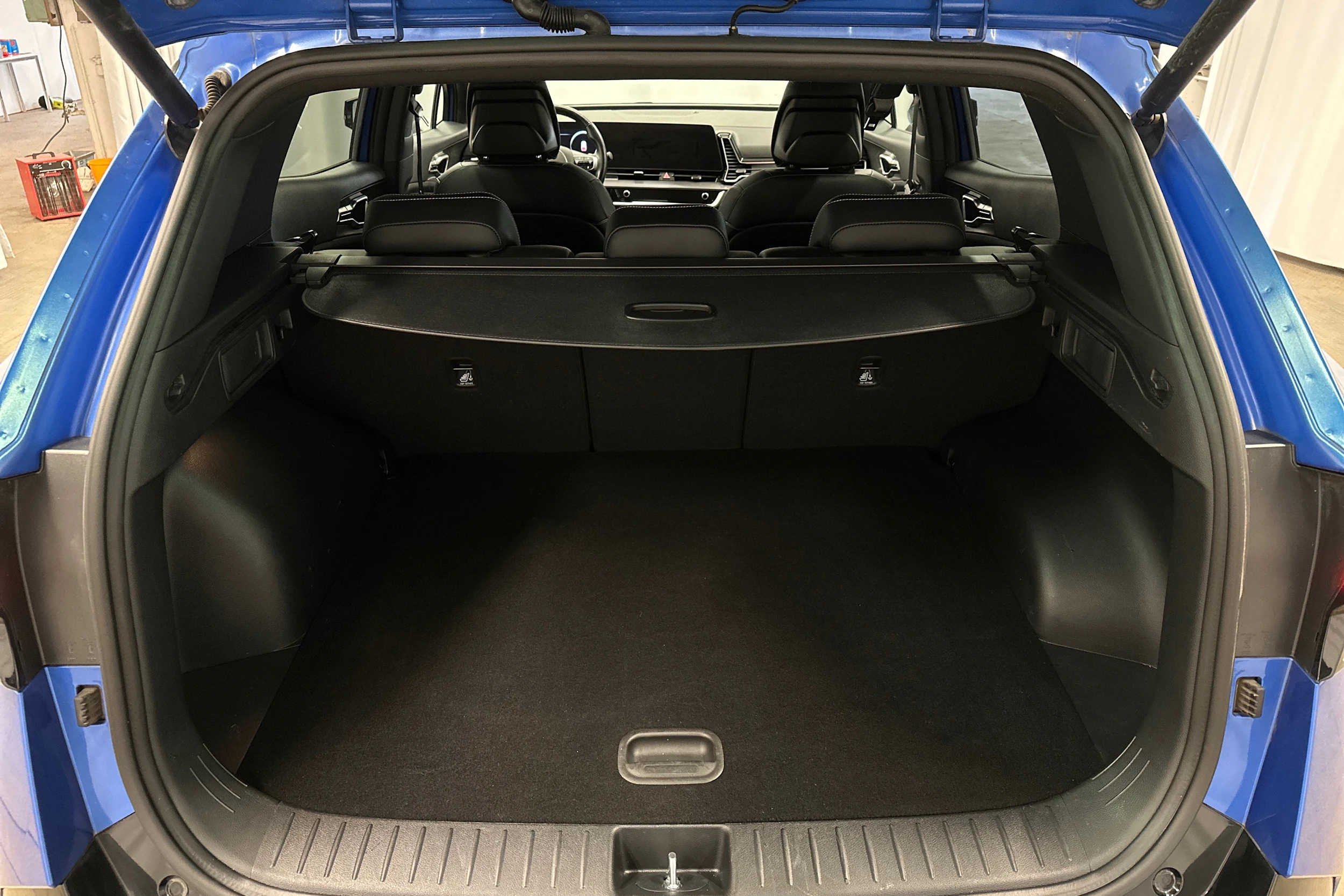 sininen Kia Sportage 2023 kuva 11.