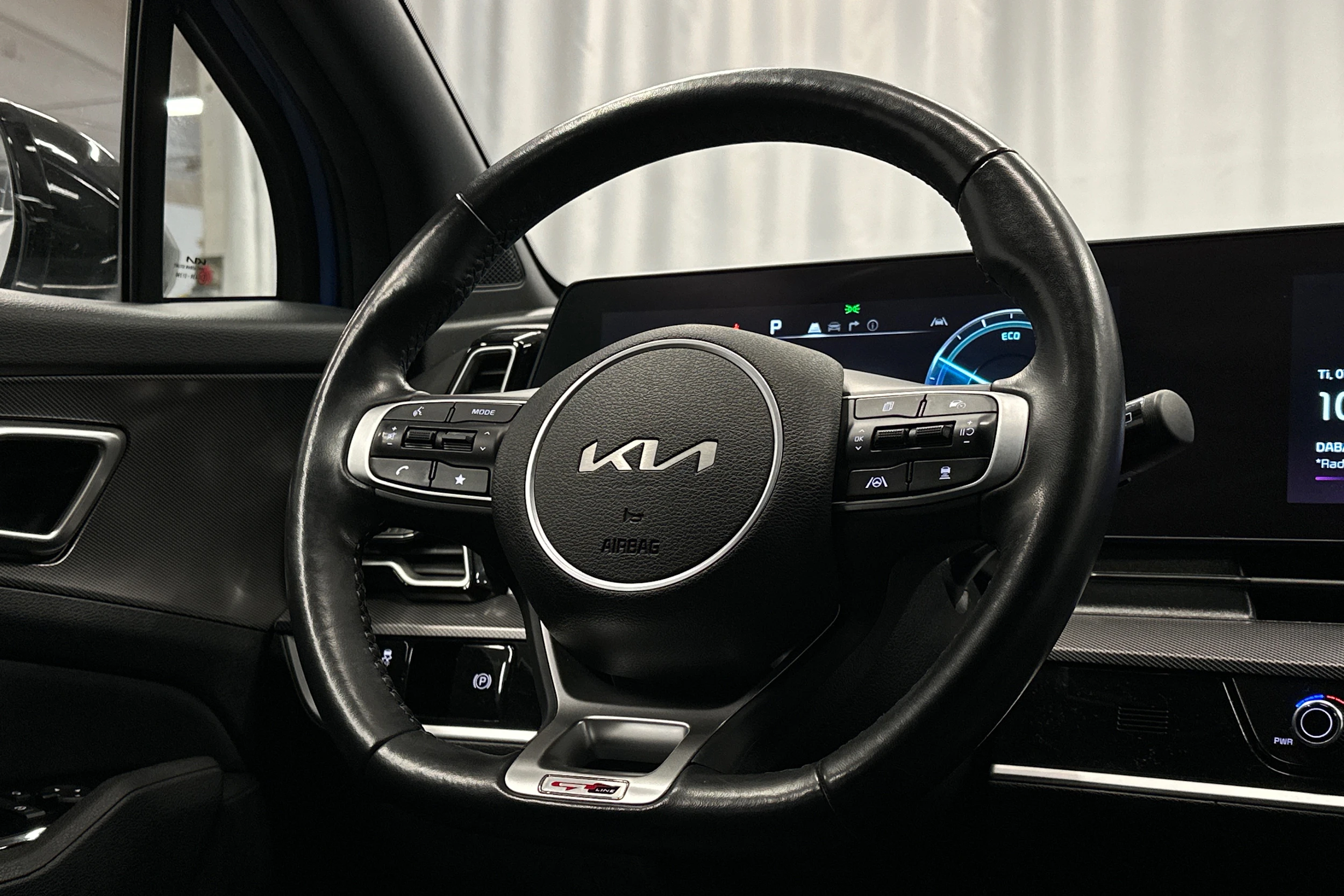sininen Kia Sportage 2023 kuva 18.