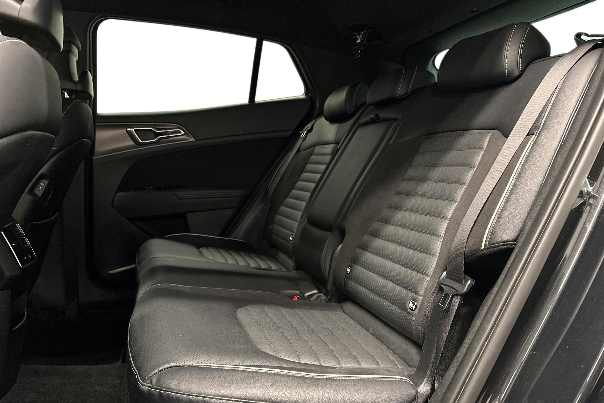 musta Kia Sportage 2023 kuva 10.