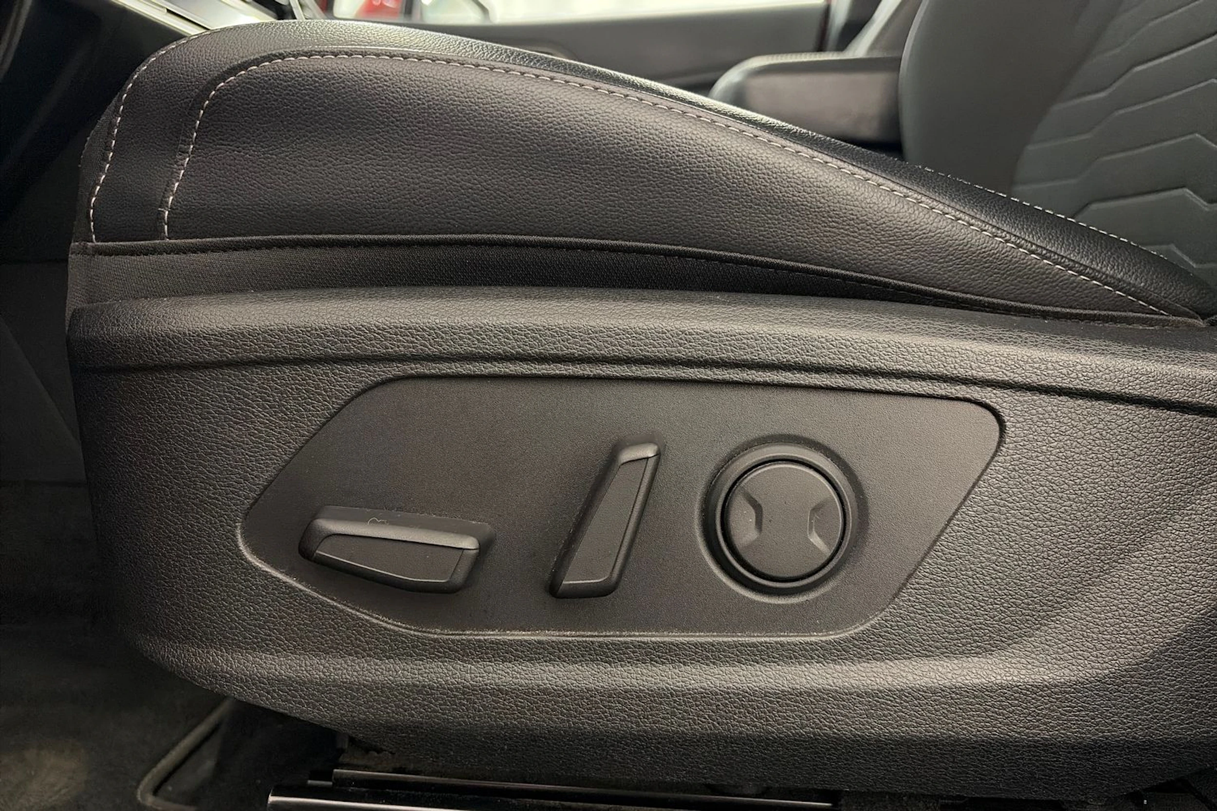 punainen Kia Sportage 2023 kuva 13.