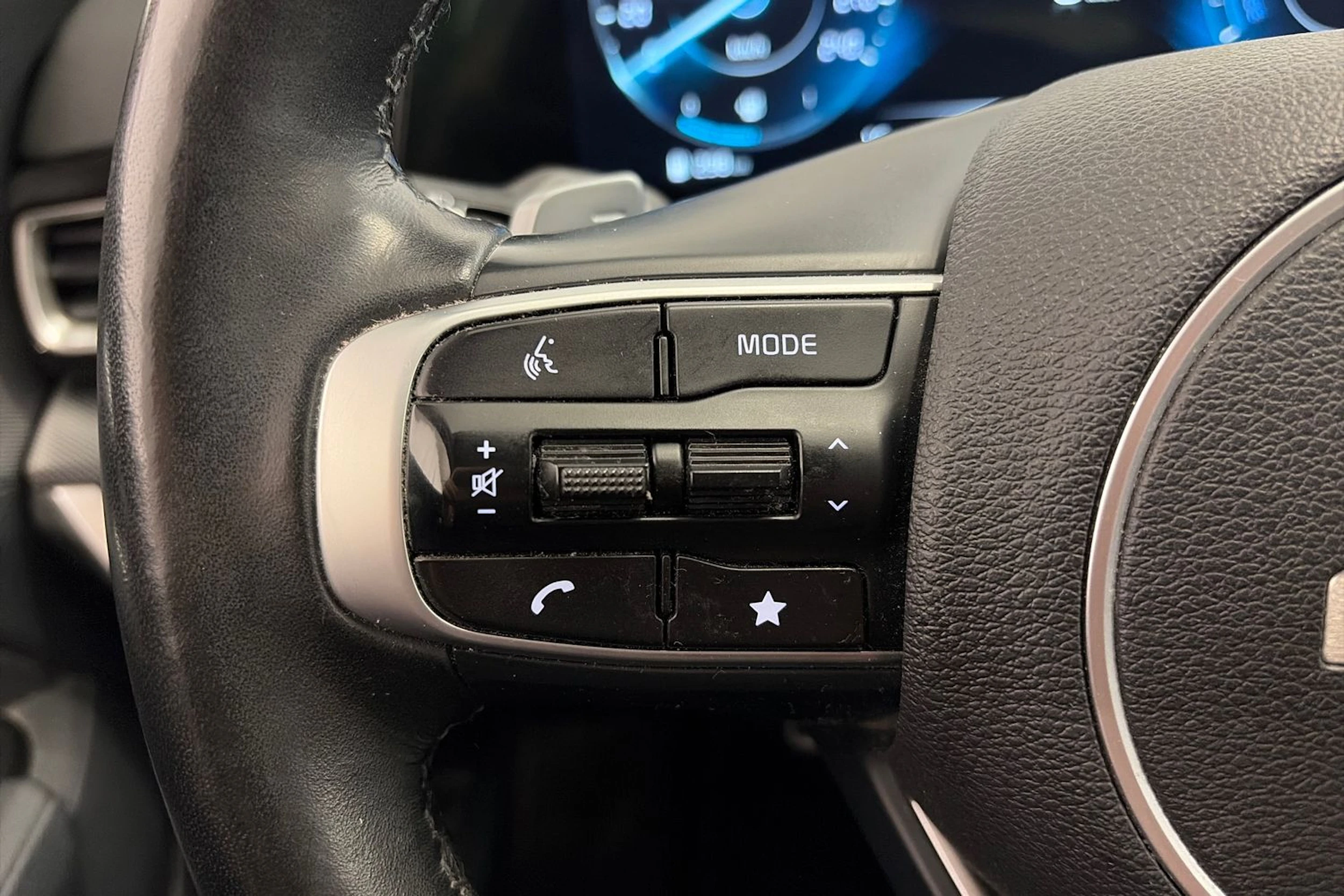 punainen Kia Sportage 2023 kuva 16.