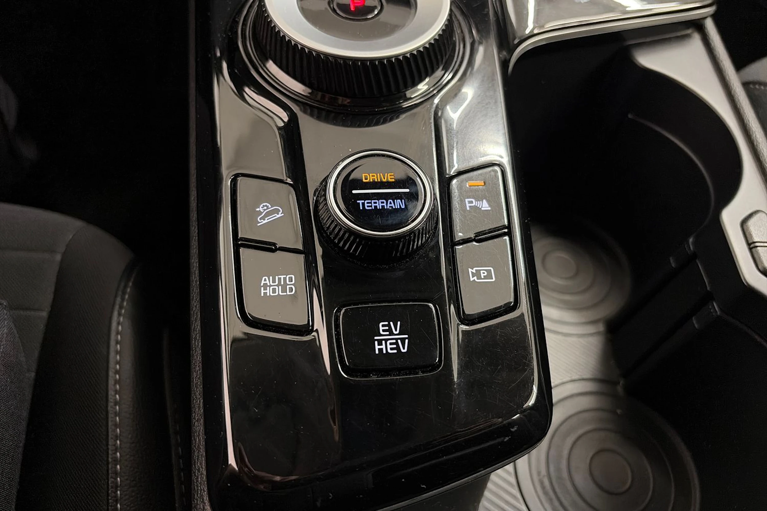 punainen Kia Sportage 2023 kuva 26.