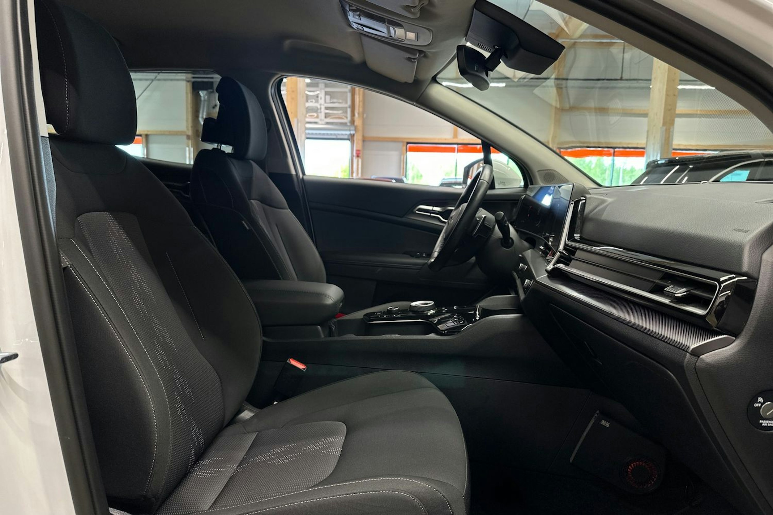 valkoinen Kia Sportage 2024 kuva 13.