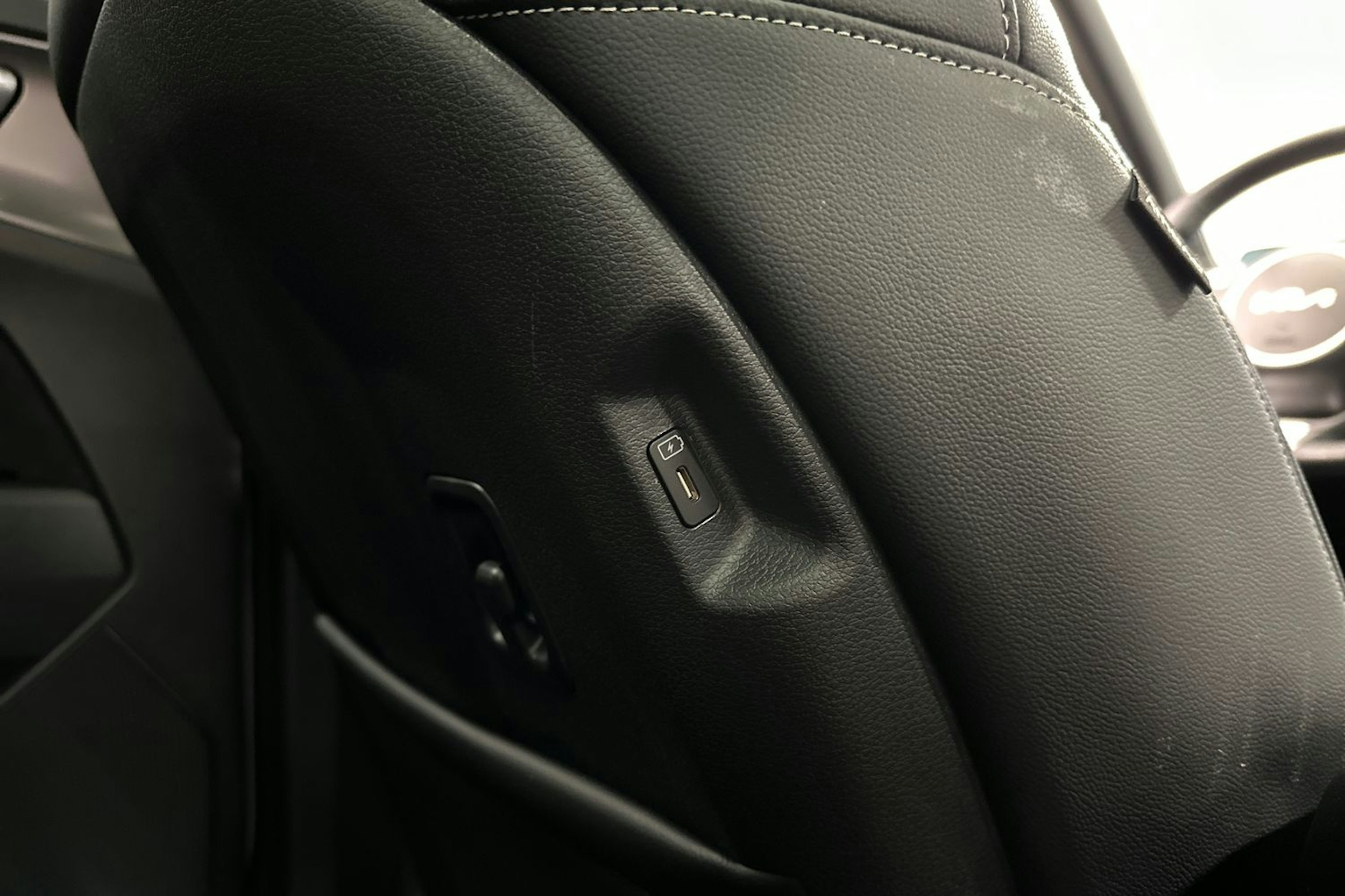 valkoinen Kia Sportage 2025 kuva 36.