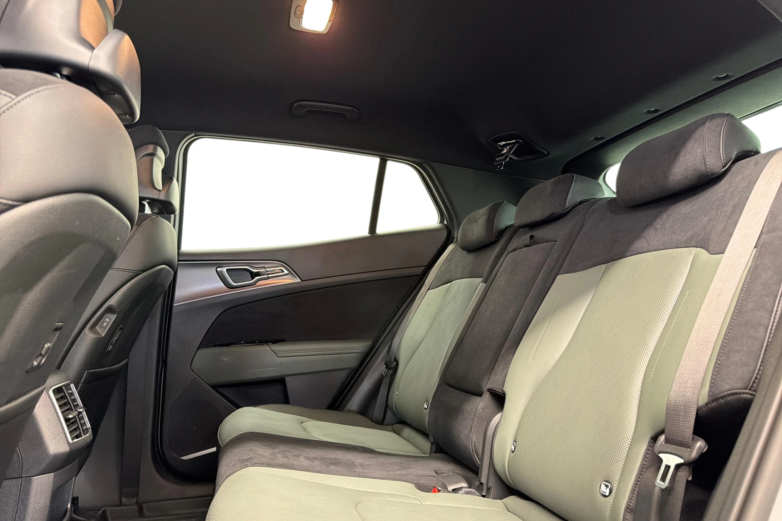 Harmaa Kia Sportage 2025 kuva 8.