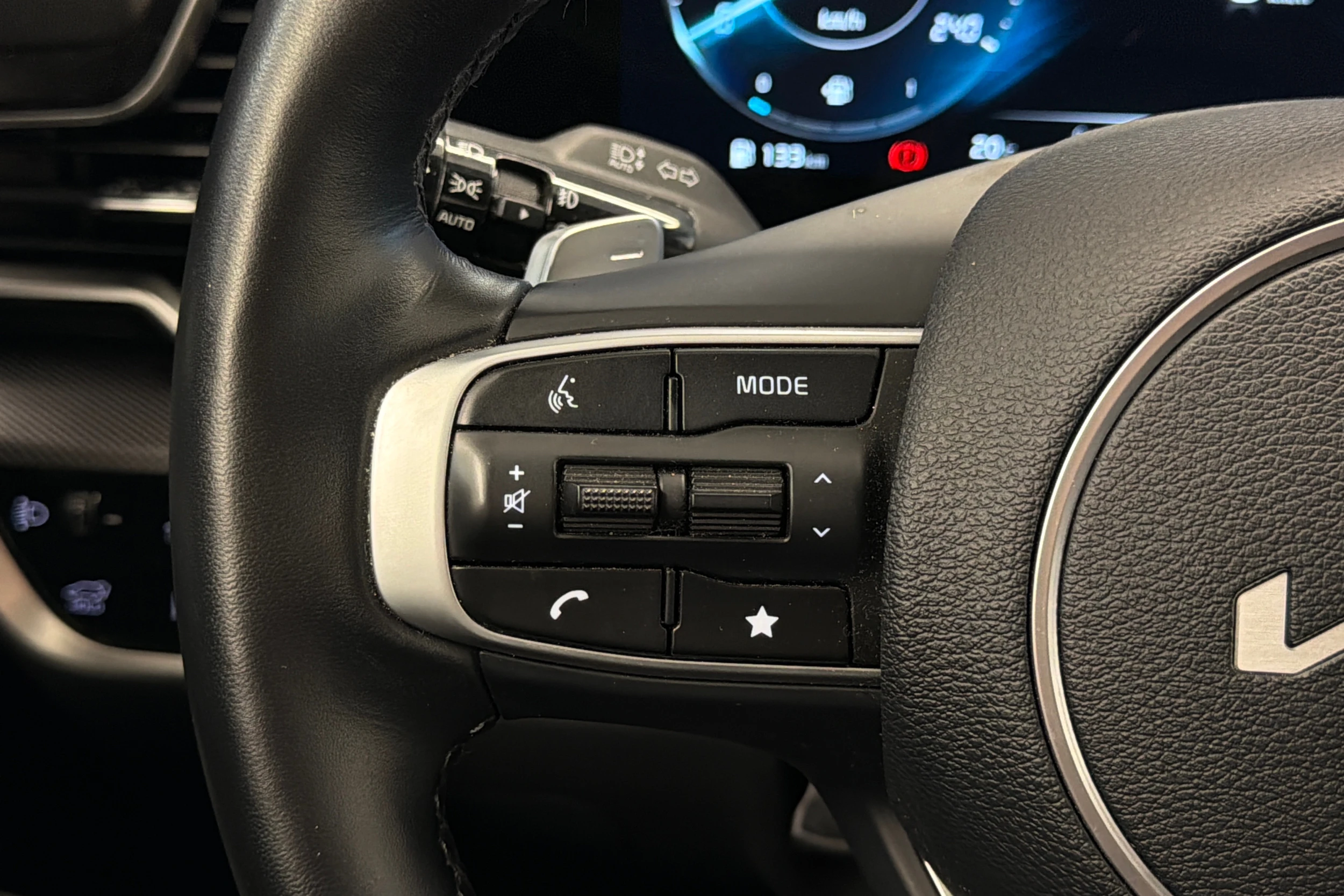Harmaa Kia Sportage 2025 kuva 16.