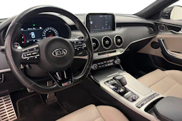 harmaa Kia Stinger 2018 kuva 6.