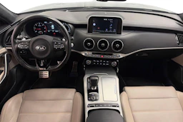 harmaa Kia Stinger 2018 kuva 7.