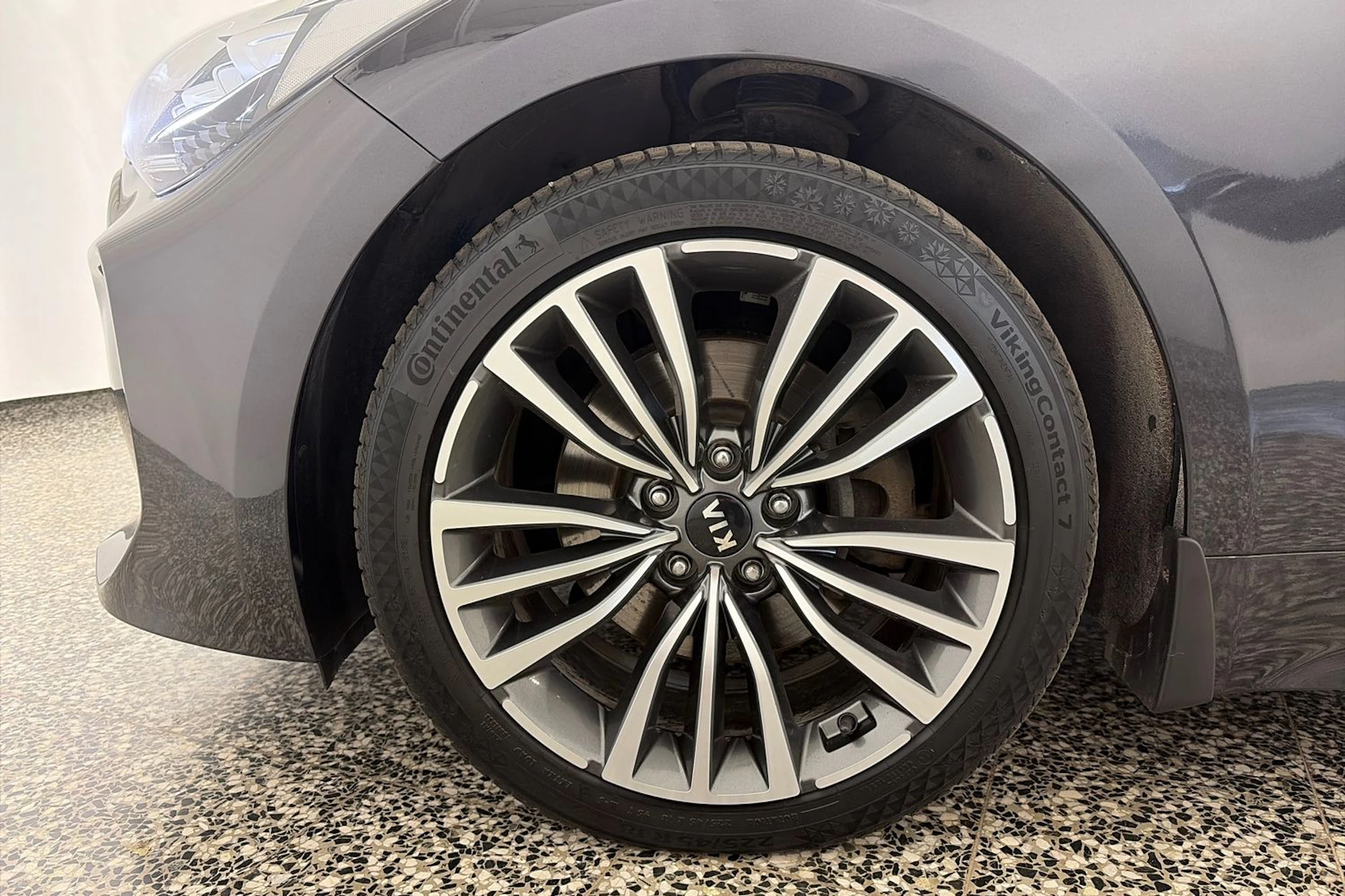 harmaa Kia Stinger 2018 kuva 10.