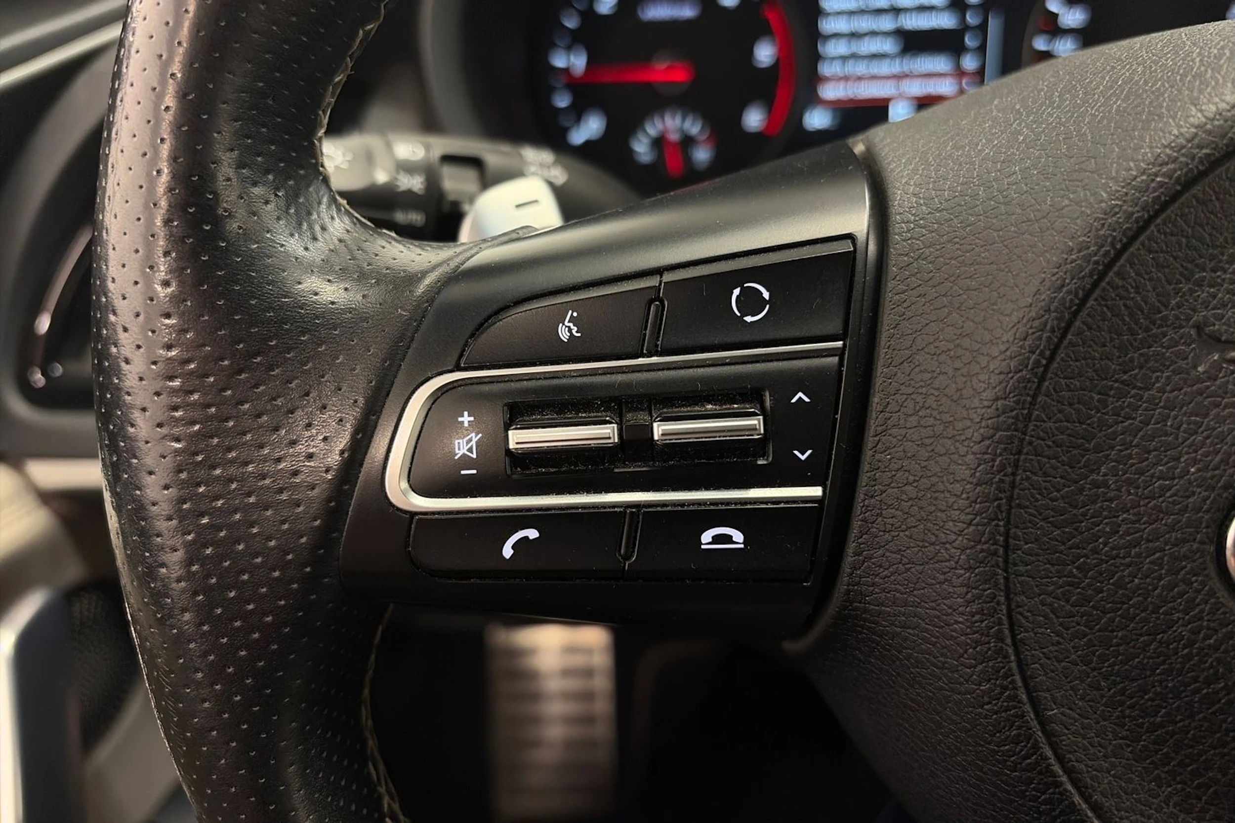 harmaa Kia Stinger 2018 kuva 23.