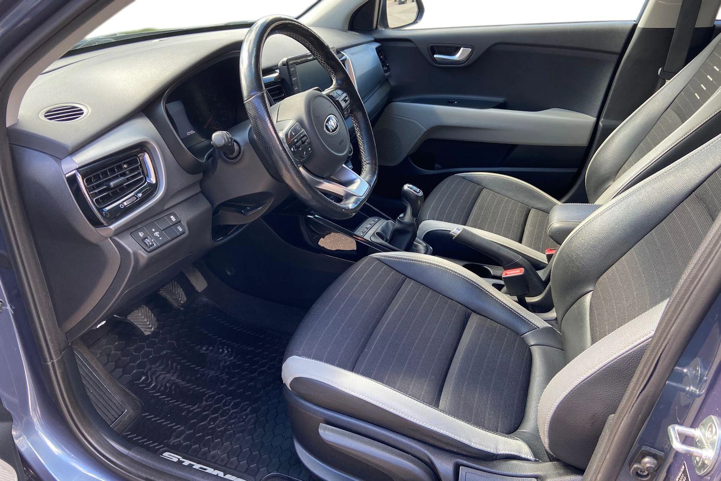 sininen Kia Stonic 2018 kuva 8.
