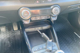 sininen Kia Stonic 2018 kuva 18.