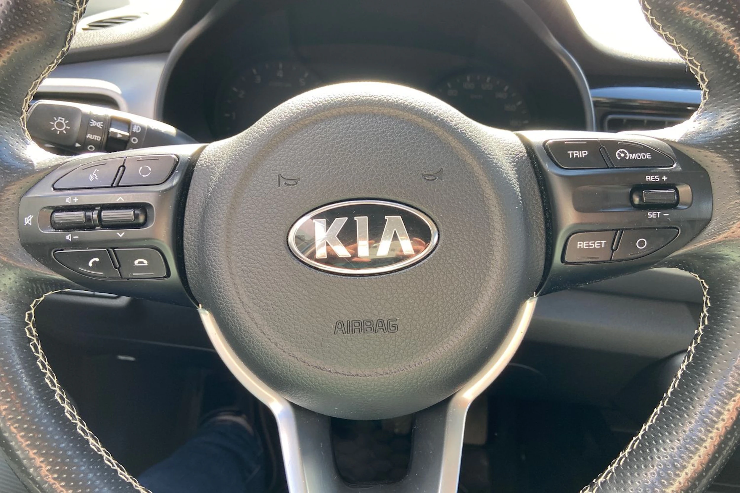 sininen Kia Stonic 2018 kuva 19.