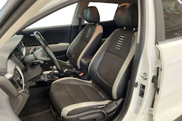 valkoinen Kia Stonic 2018 kuva 6.