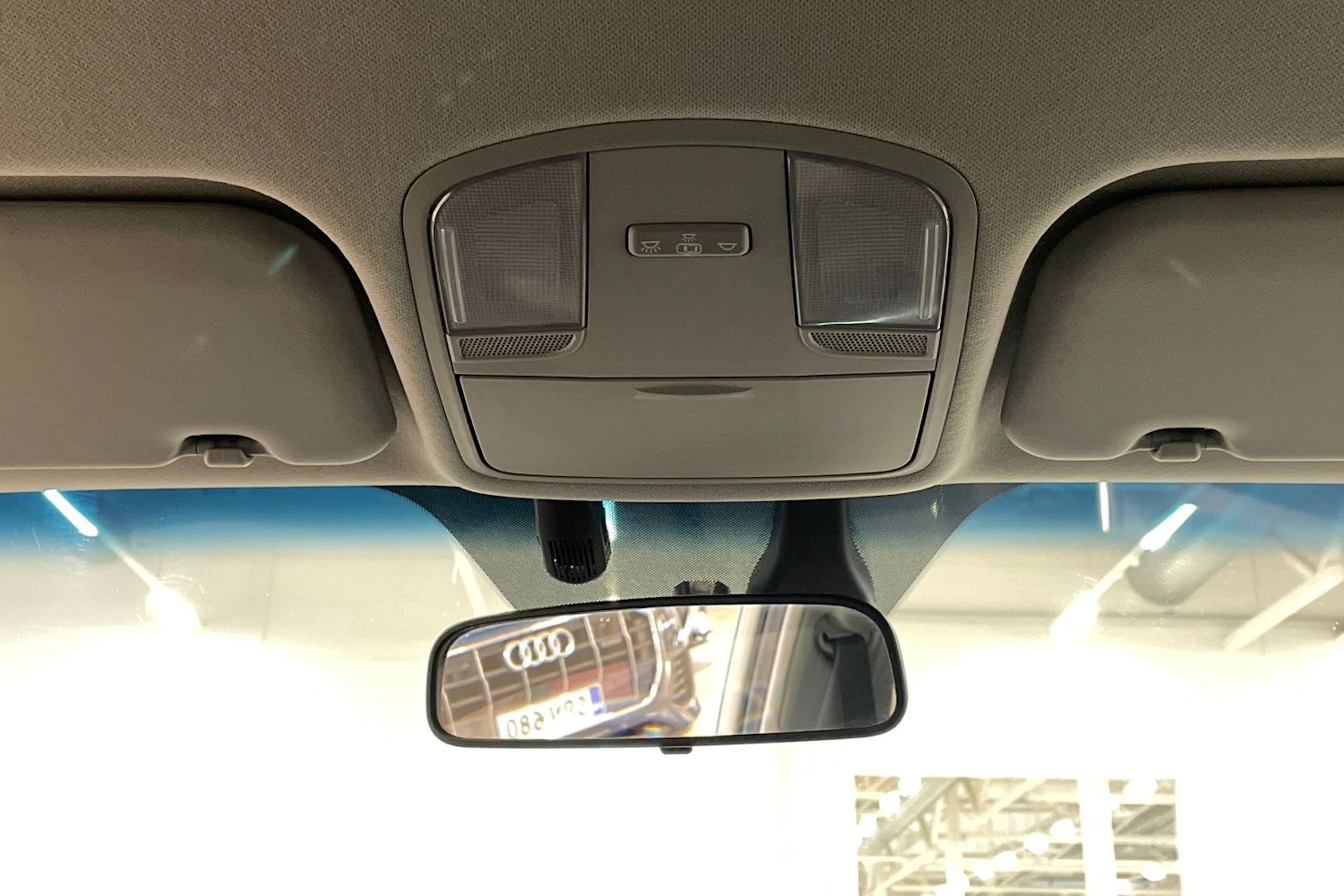 valkoinen Kia Stonic 2018 kuva 16.