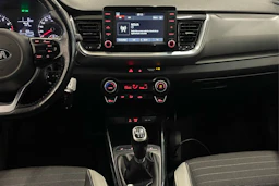 valkoinen Kia Stonic 2018 kuva 17.