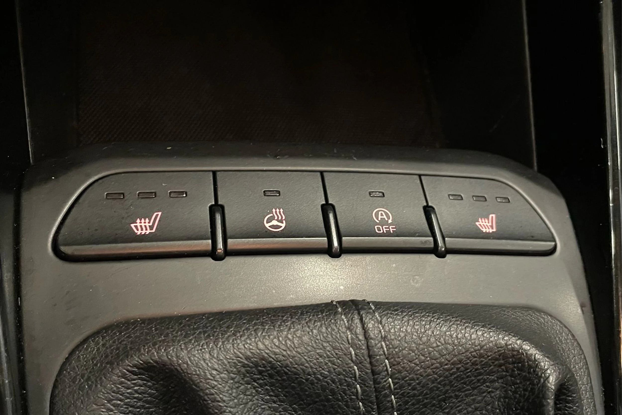 valkoinen Kia Stonic 2018 kuva 23.