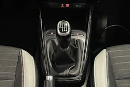 valkoinen Kia Stonic 2018 kuva 24.