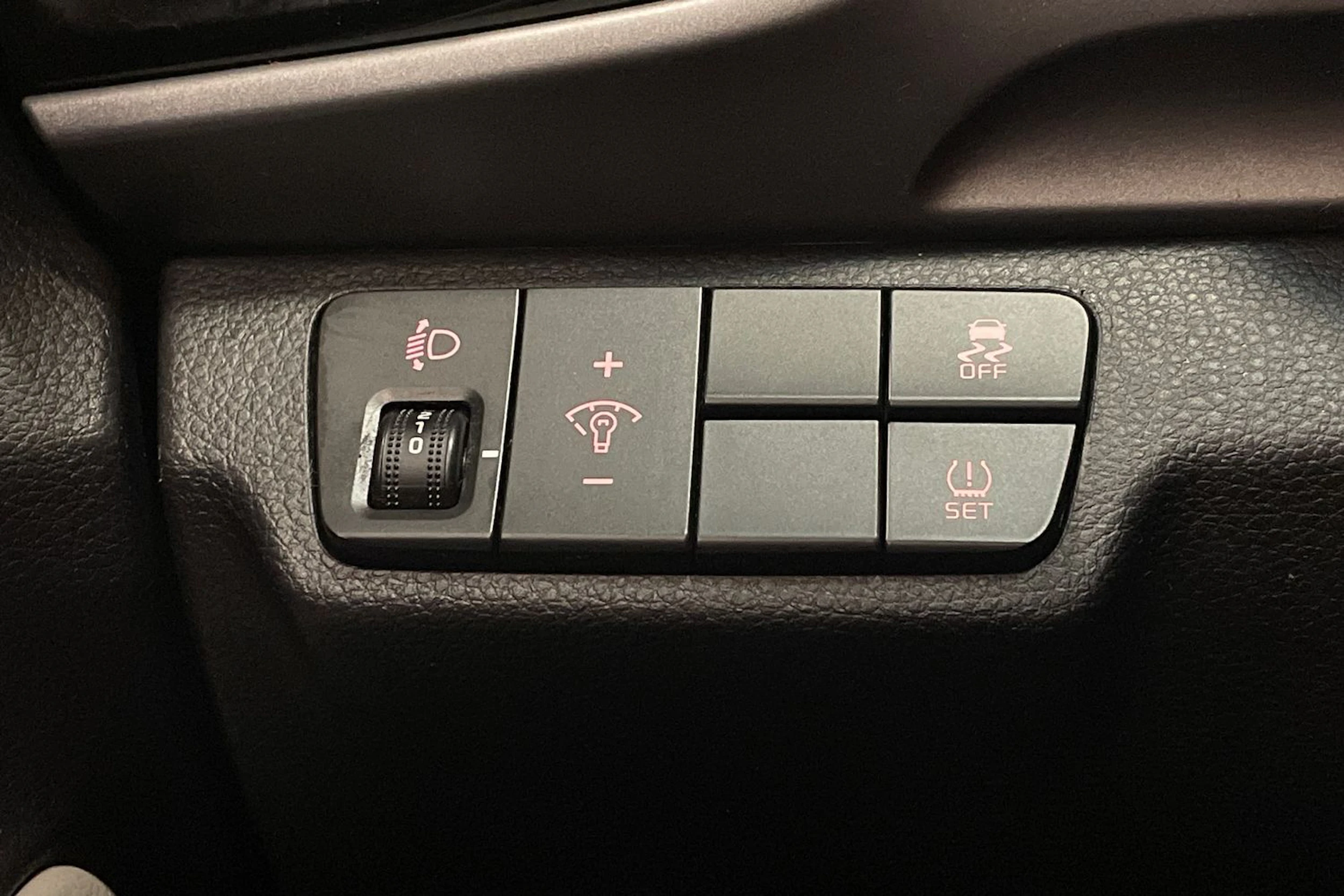valkoinen Kia Stonic 2018 kuva 25.