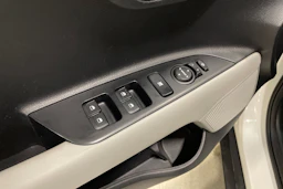 valkoinen Kia Stonic 2018 kuva 26.