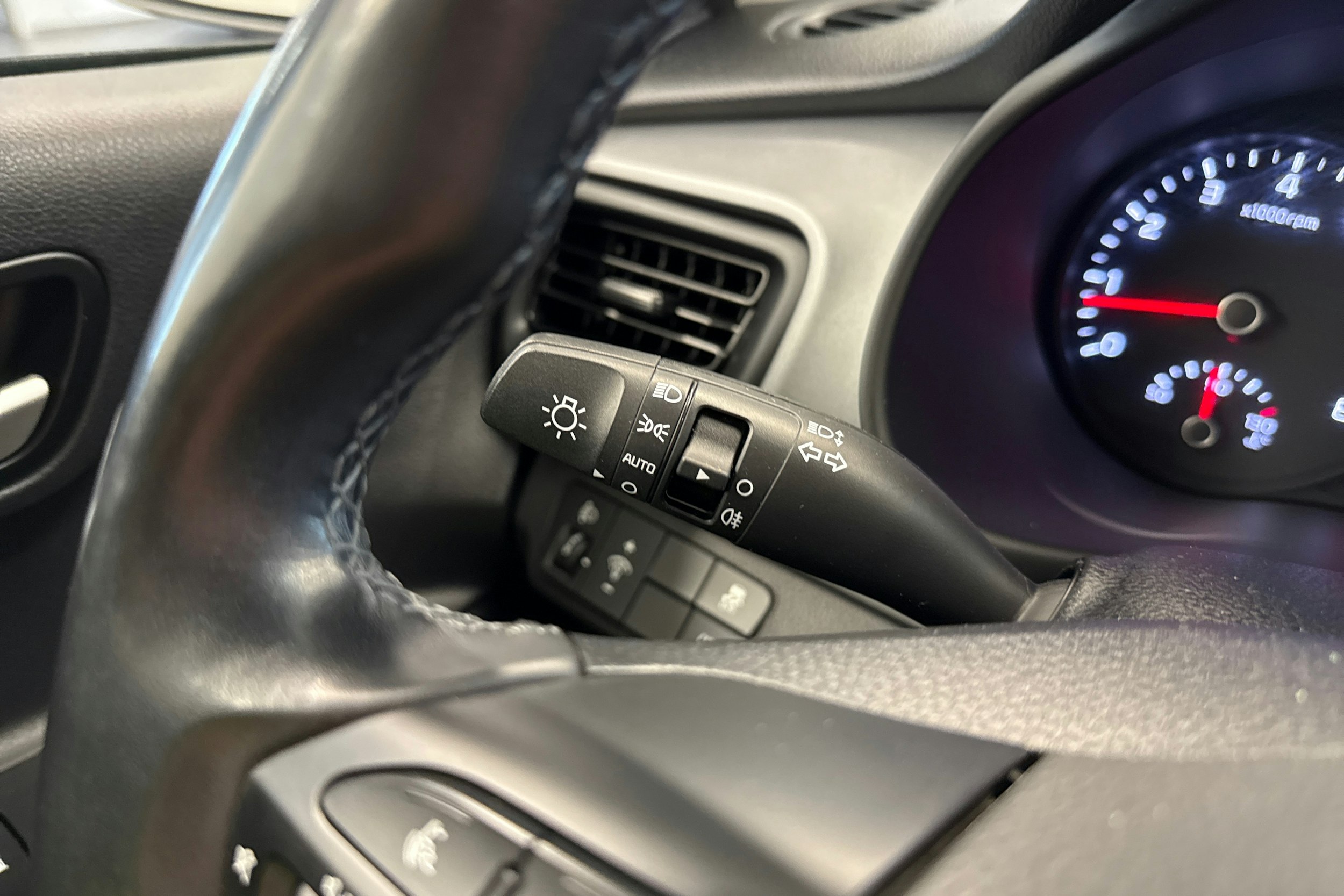 ruskea (beige) Kia Stonic 2018 kuva 17.