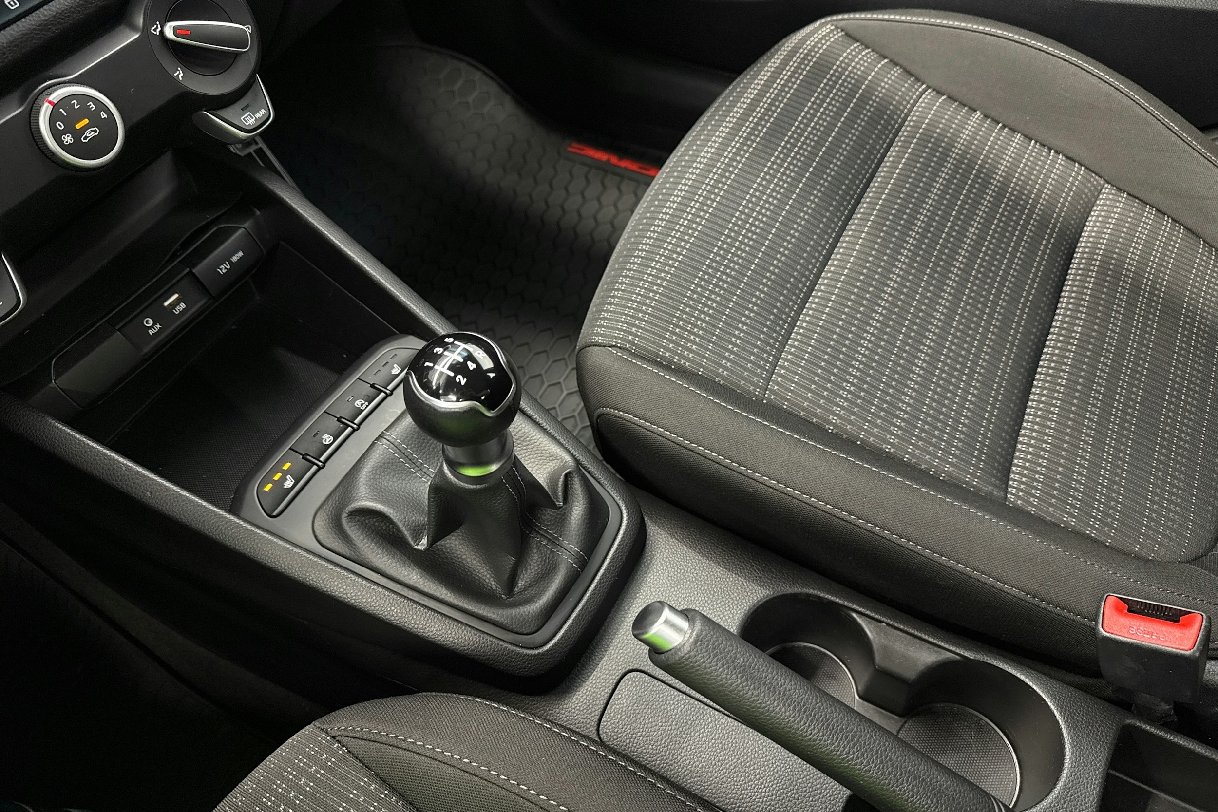 ruskea (beige) Kia Stonic 2018 kuva 23.