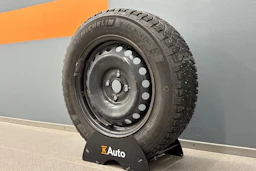 punainen Kia Stonic 2019 kuva 10.