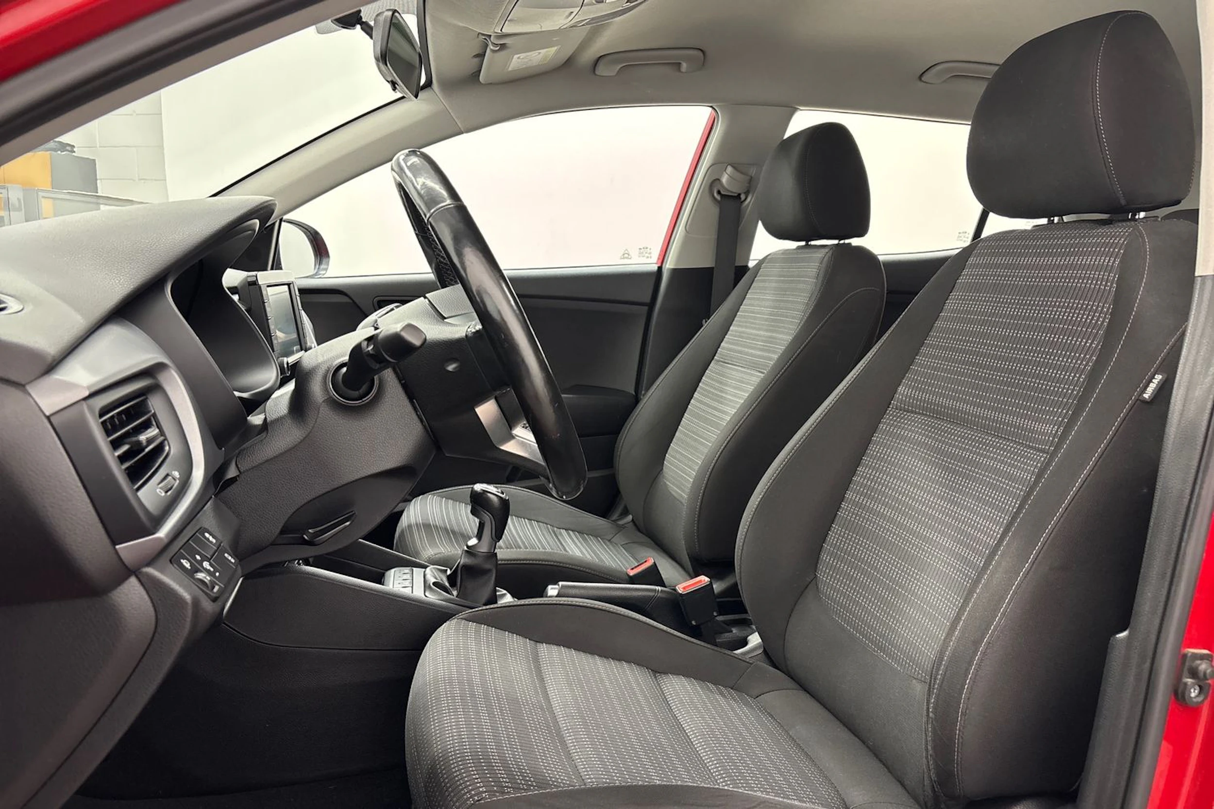 punainen Kia Stonic 2019 kuva 11.