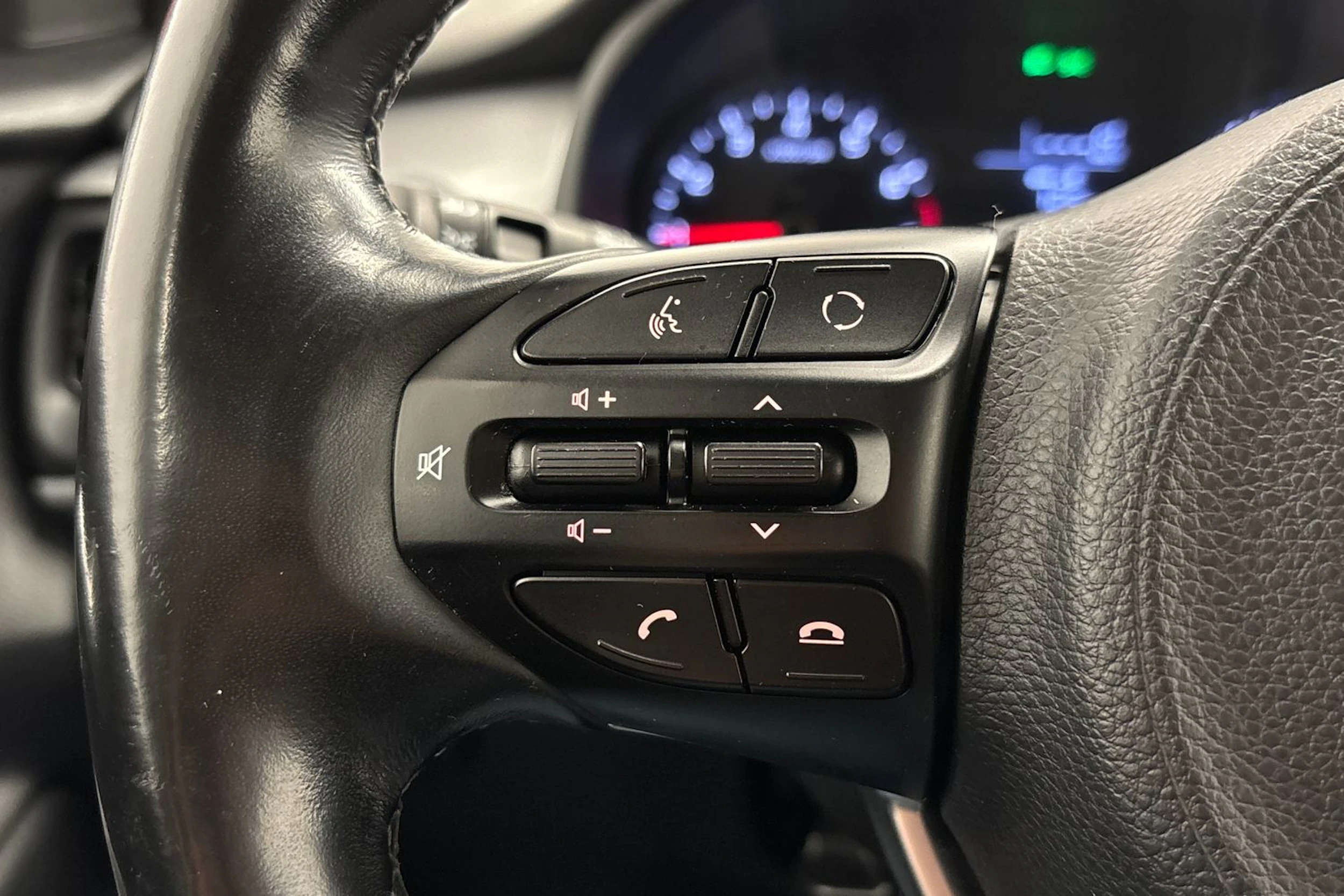 punainen Kia Stonic 2019 kuva 13.