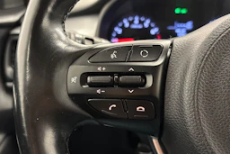 punainen Kia Stonic 2019 kuva 13.