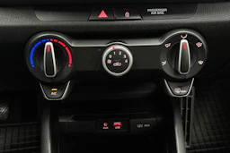 punainen Kia Stonic 2019 kuva 17.