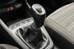 punainen Kia Stonic 2019 kuva 18.