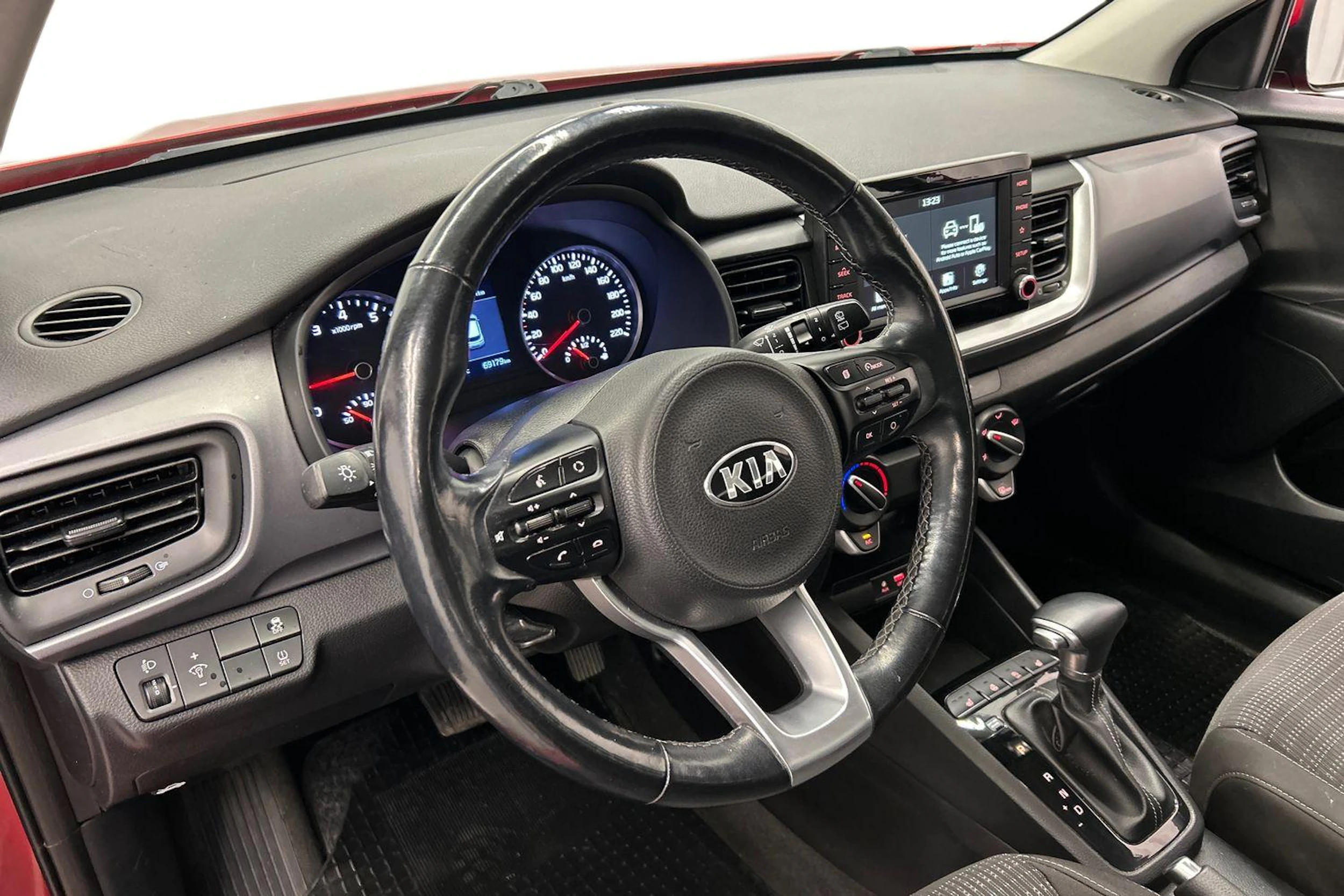 punainen Kia Stonic 2019 kuva 8.
