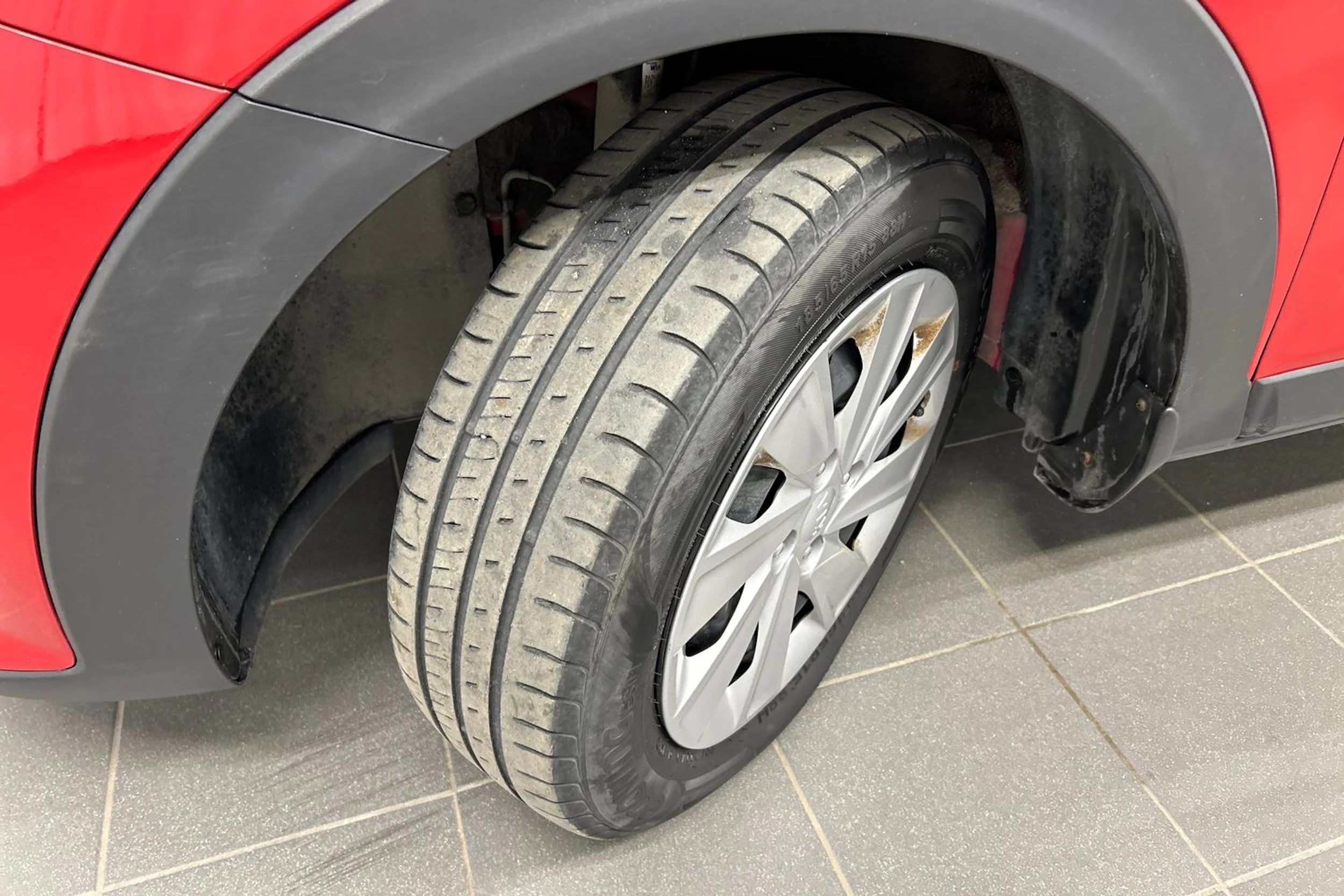 punainen Kia Stonic 2019 kuva 13.