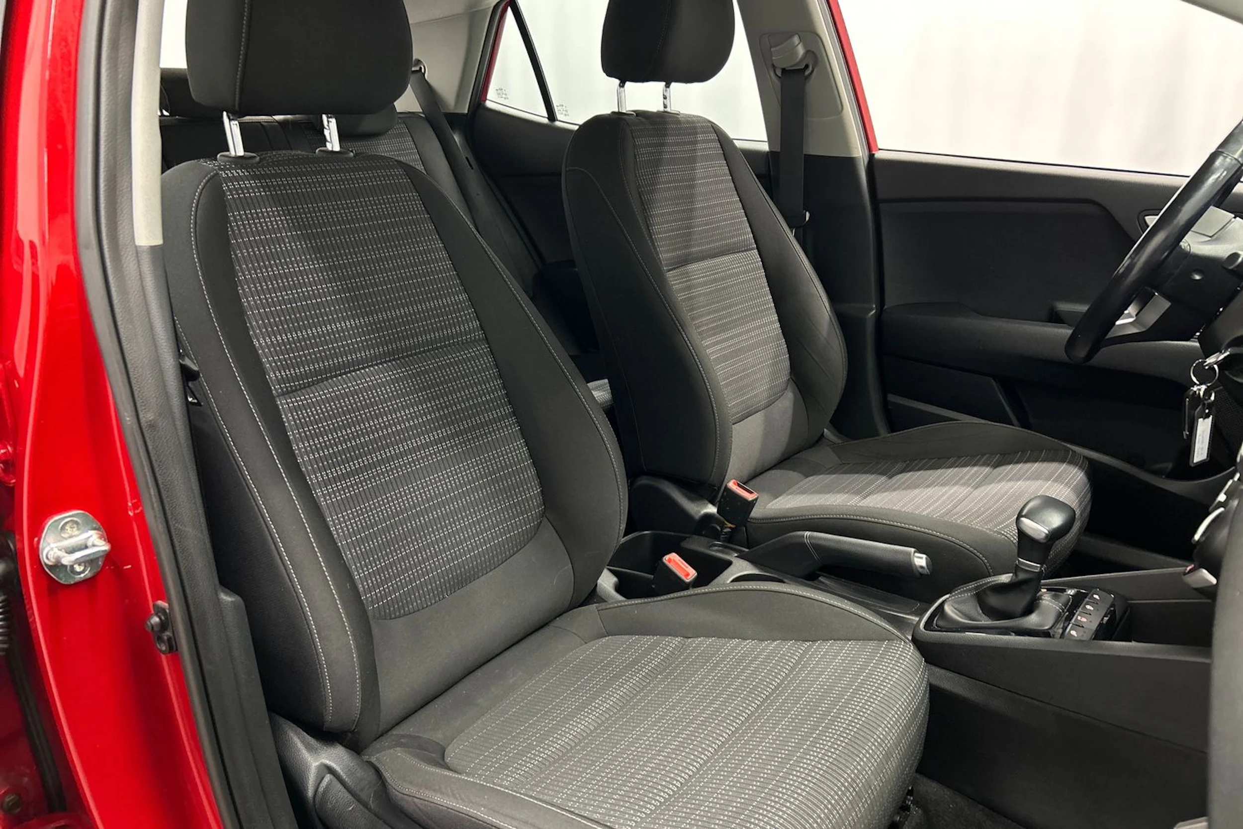 punainen Kia Stonic 2019 kuva 15.