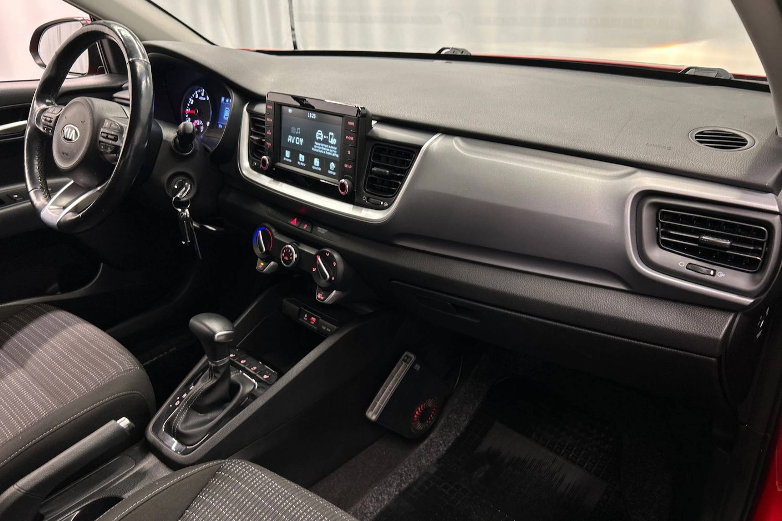 punainen Kia Stonic 2019 kuva 16.