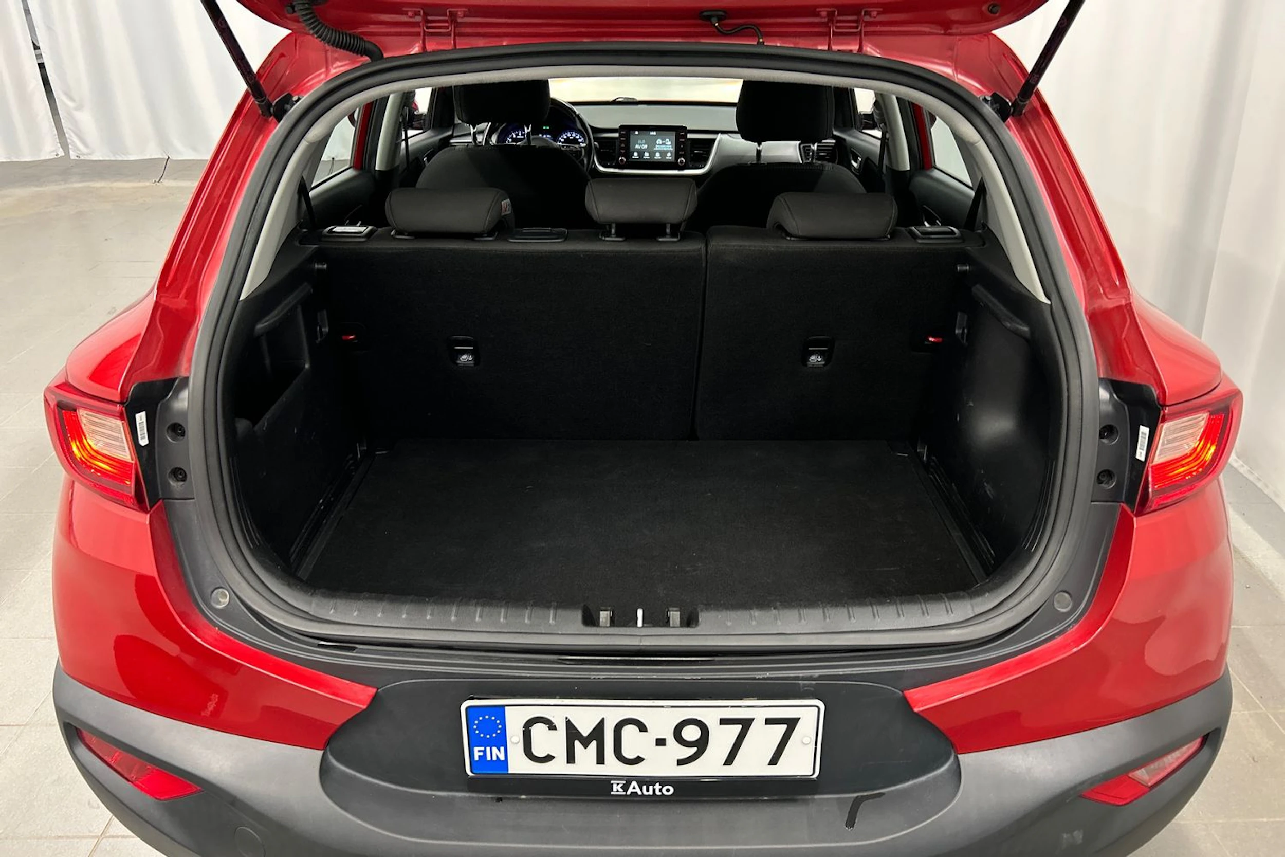punainen Kia Stonic 2019 kuva 17.