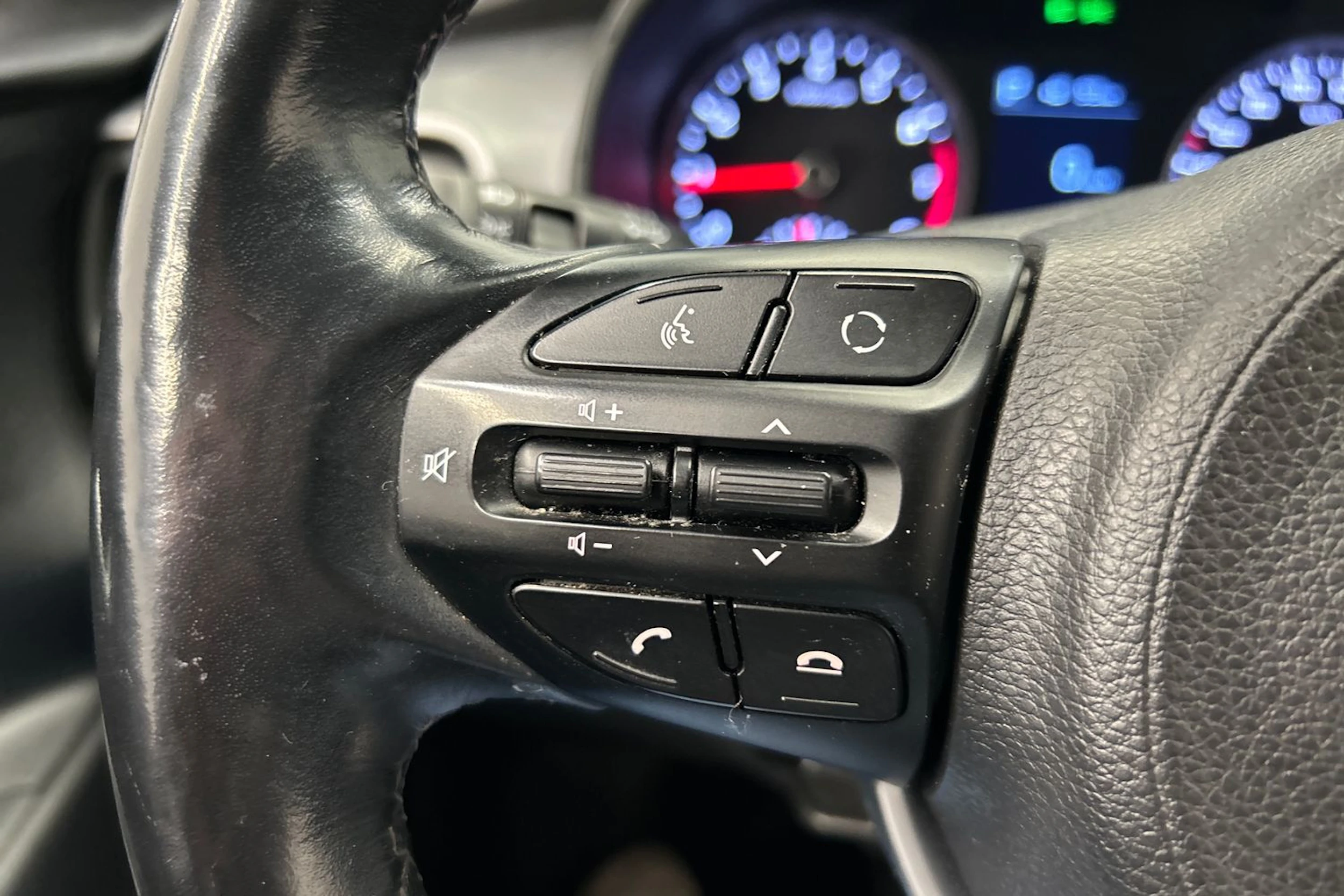 punainen Kia Stonic 2019 kuva 20.