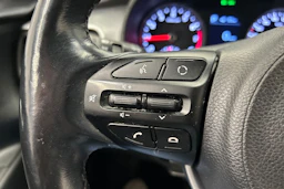 punainen Kia Stonic 2019 kuva 20.