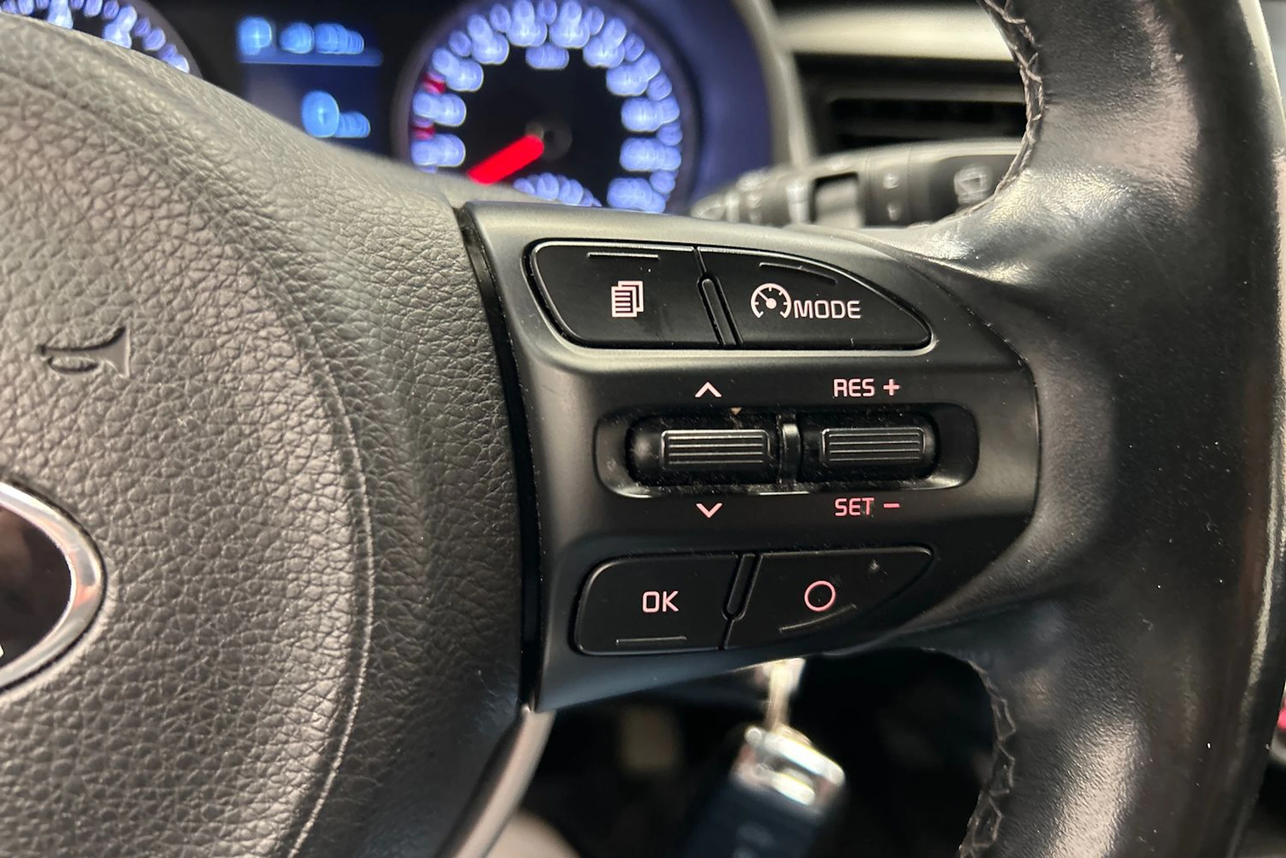 punainen Kia Stonic 2019 kuva 21.