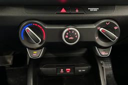 punainen Kia Stonic 2019 kuva 25.