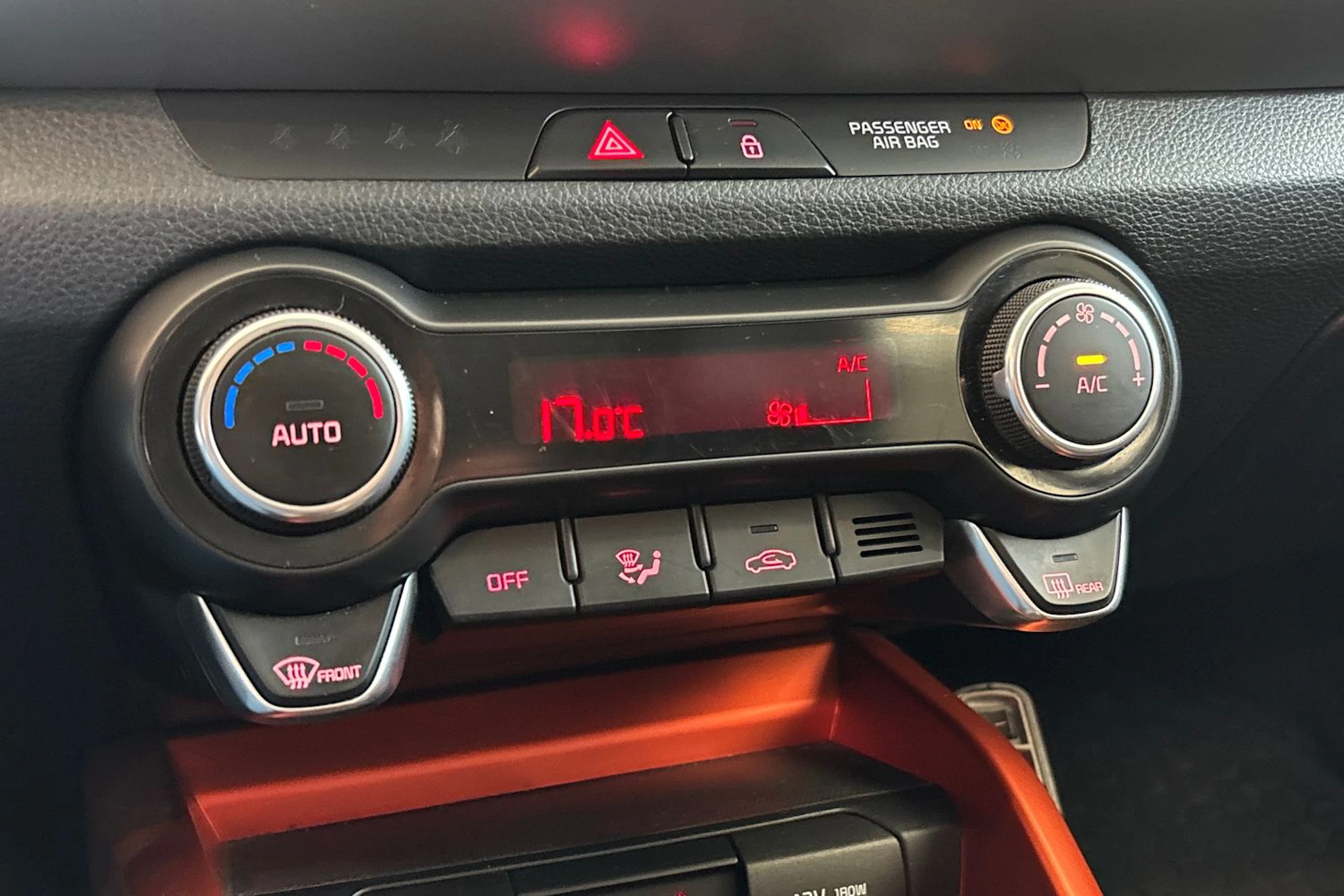 ruskea (beige) Kia Stonic 2019 kuva 16.