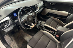 valkoinen Kia Stonic 2020 kuva 3.