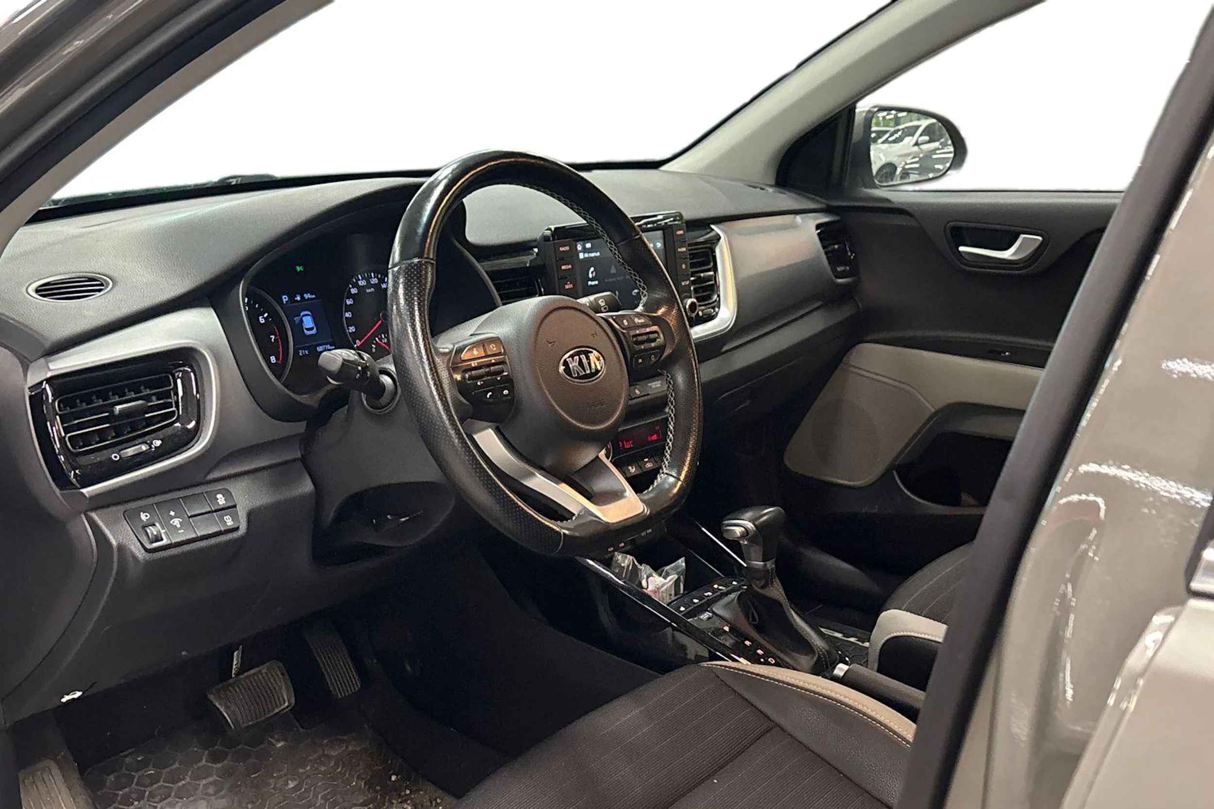 vihreä Kia Stonic 2020 kuva 3.
