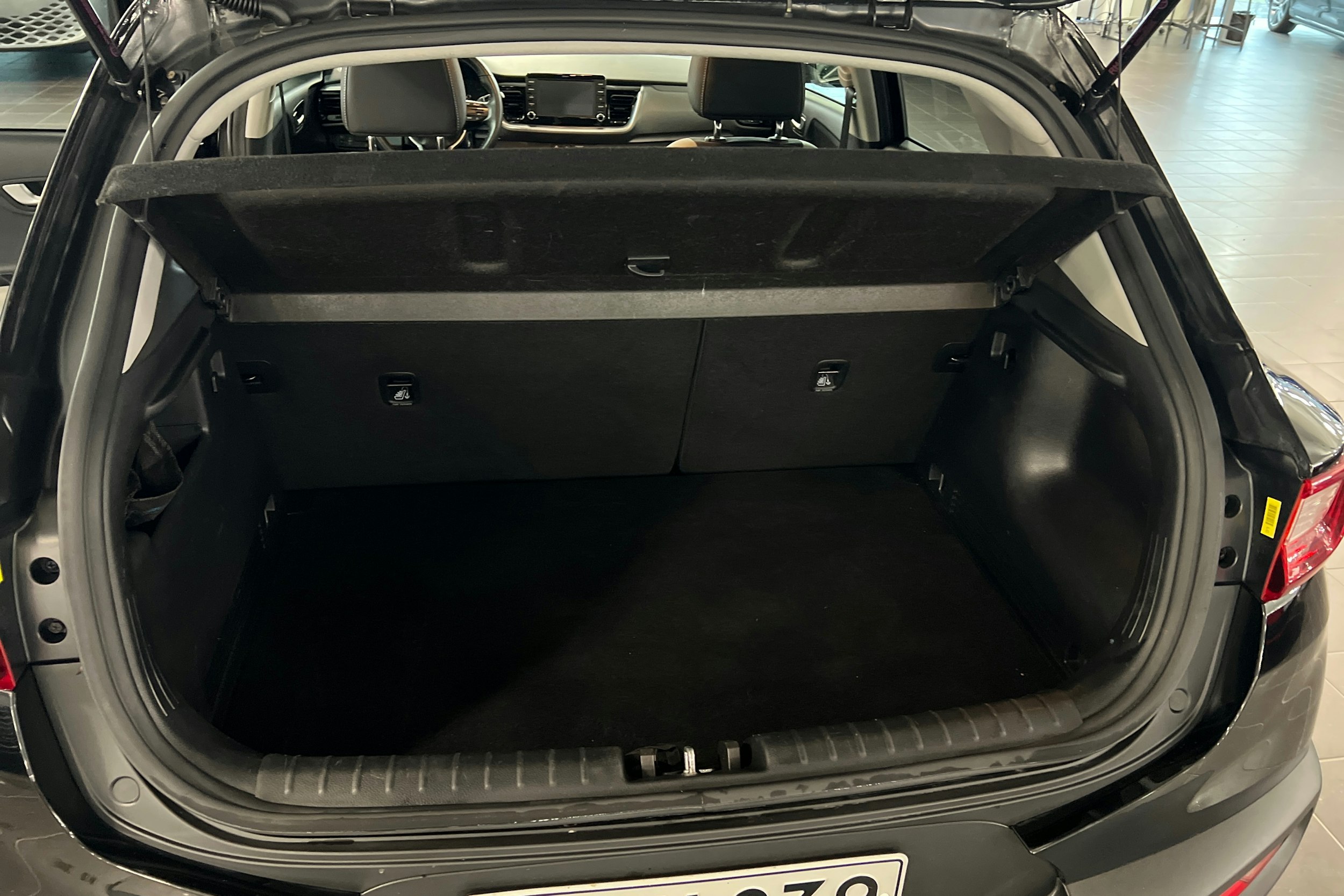 Musta Kia Stonic 2020 kuva 16.