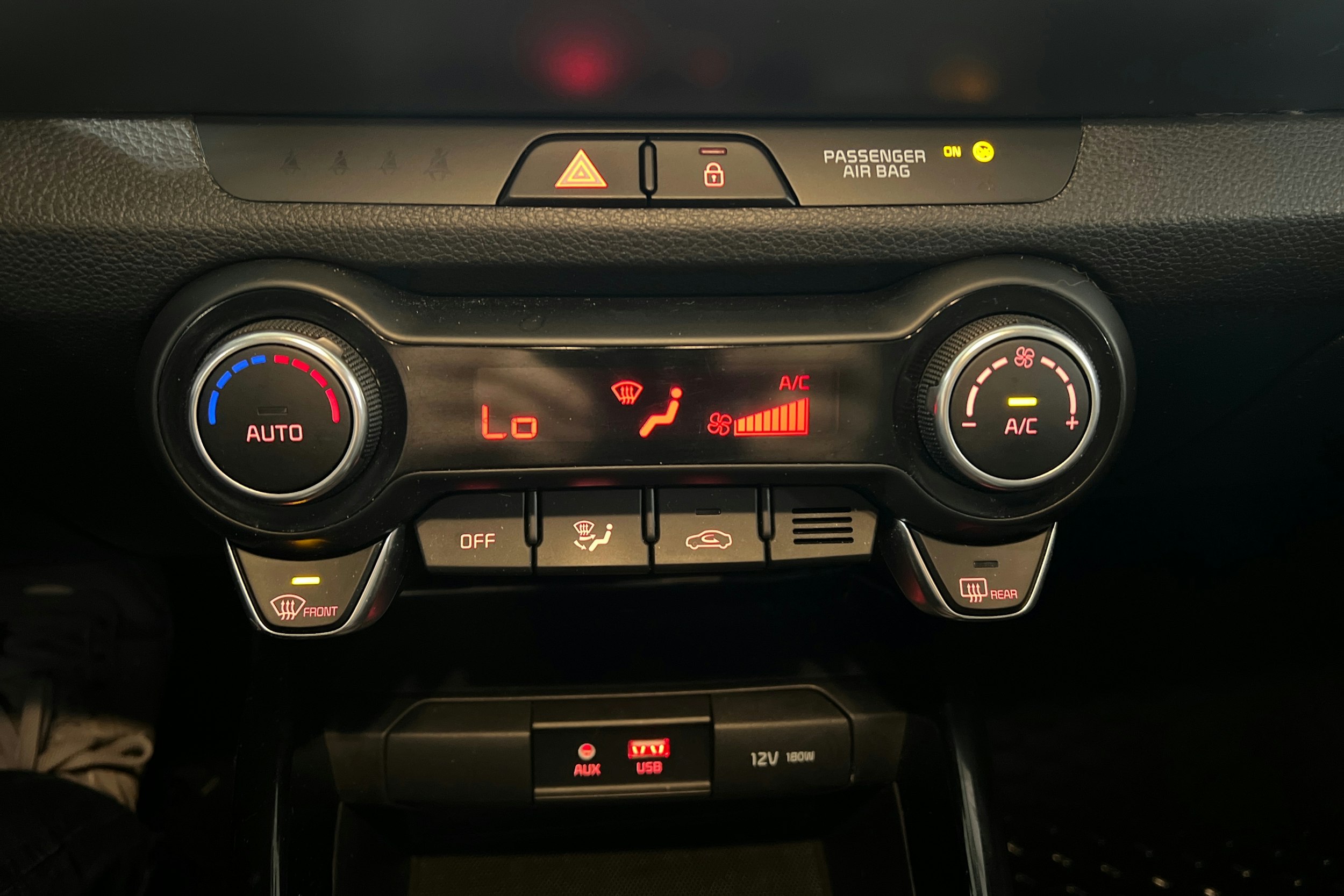 Musta Kia Stonic 2020 kuva 20.