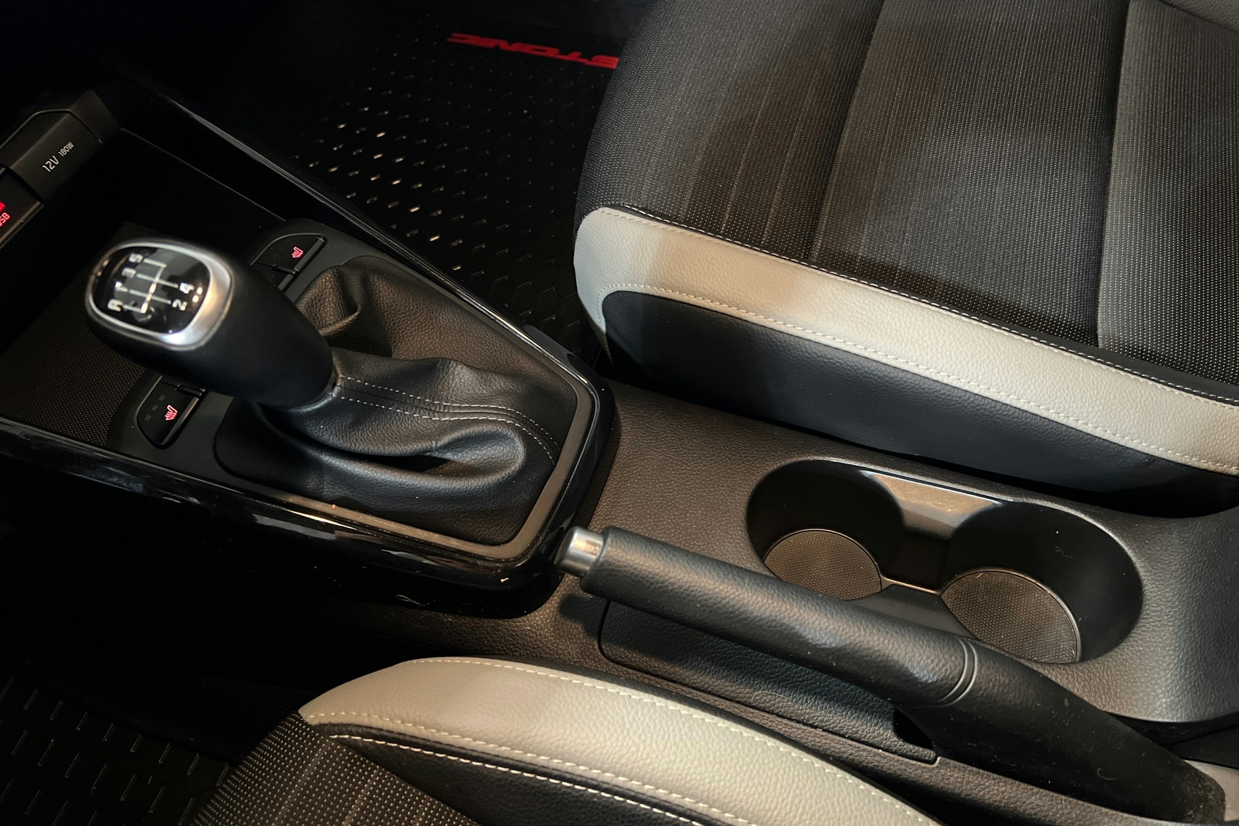 Musta Kia Stonic 2020 kuva 21.