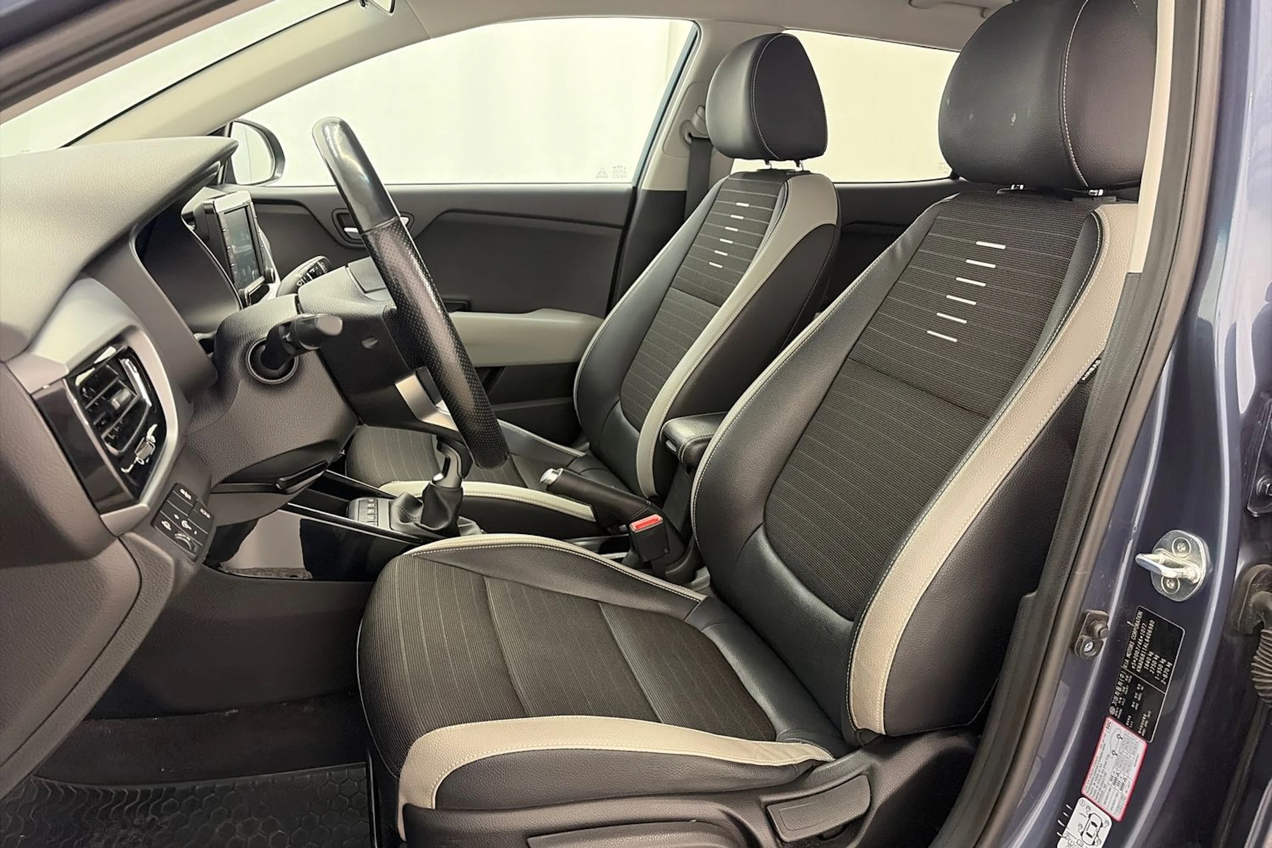 sininen Kia Stonic 2020 kuva 12.